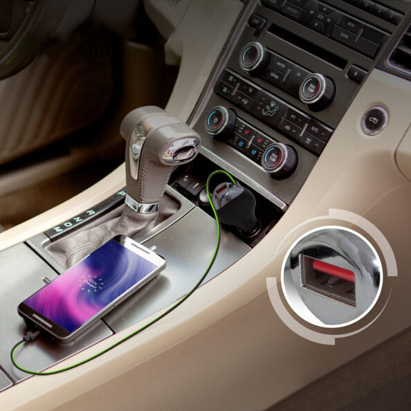 Caricatore Auto 12V USB-C Retrattile praticità e potenza in viaggio