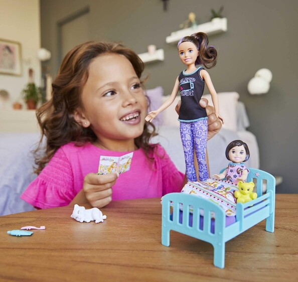 Barbie Babysitter dolcezza, cura e fantasia in un solo set